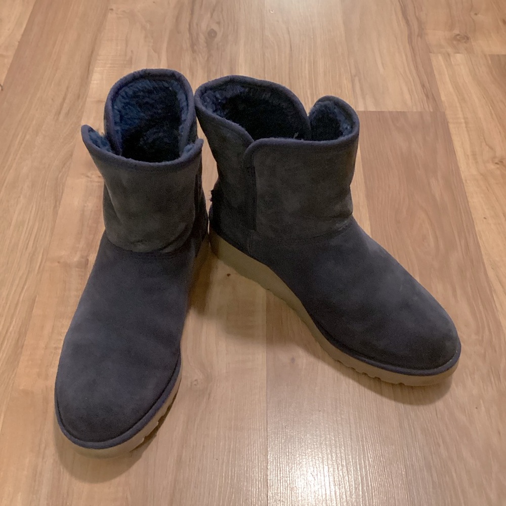UGG Boot S/N 1012497 ( Size 6) Color Blue